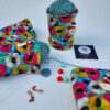 chaussette à cake ou pelote de laine motifs fleuri couleurs vives