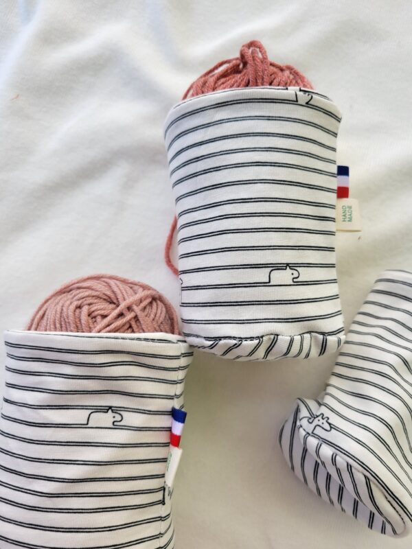 Chaussettes-rayées2 chaussette à cake ou pelote de laine avec rayures et petits personnages animaux