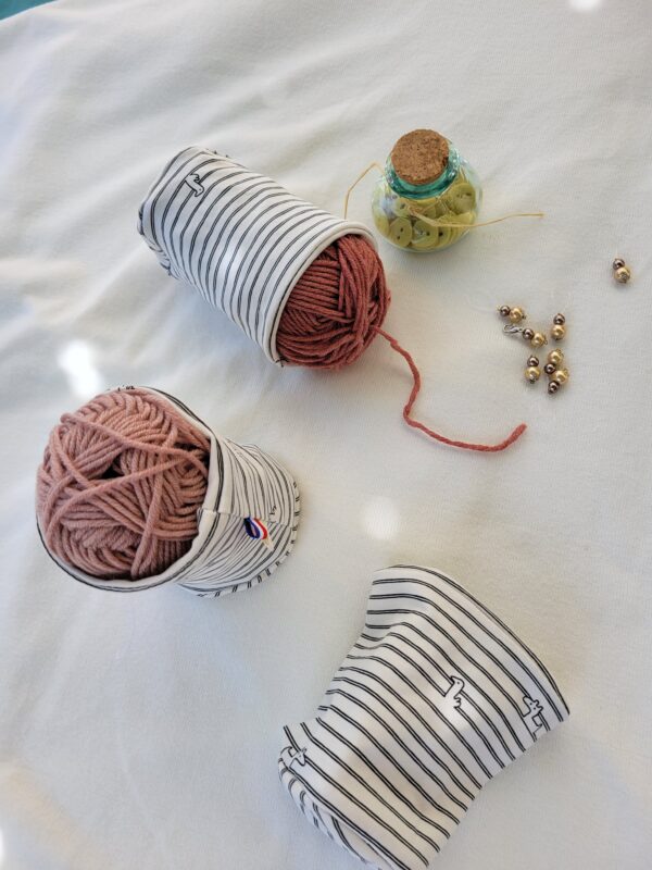 Chaussettes-rayées4 chaussette à cake ou pelote de laine avec rayures et petits personnages animaux