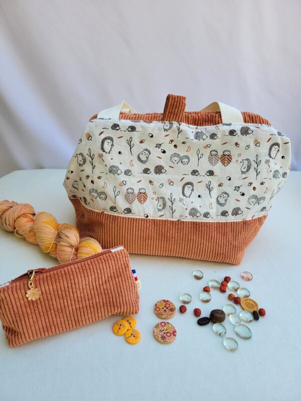 Sac-hérissons1 Sacs à projets et accessoires pour tricot crochet broderie motifs hérissons