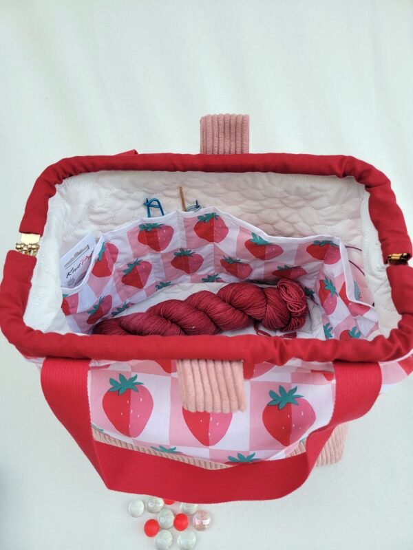 Sac_fraise4 sac à projet tricot crochet broderie fraises