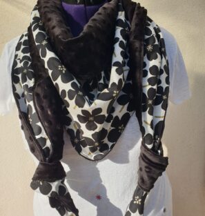 Cheche en coton et minky fleuri noir et blanc