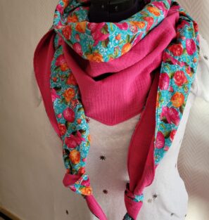 Chèche en coton fleuri et double gaze fuschia