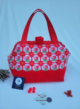 sac à projet tricot crochet broderie fleurs rouges