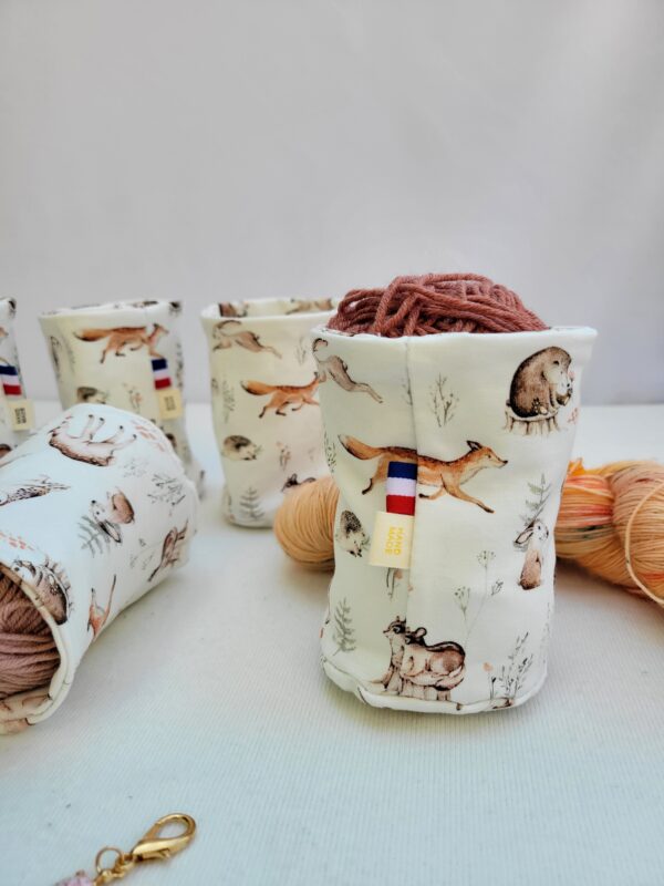 chaussette2 chaussette à cake ou pelote de laine avec fond motifs animaux