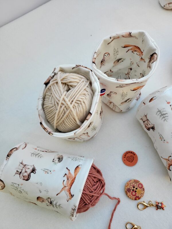 chaussette5 chaussette à cake ou pelote de laine avec fond motifs animaux