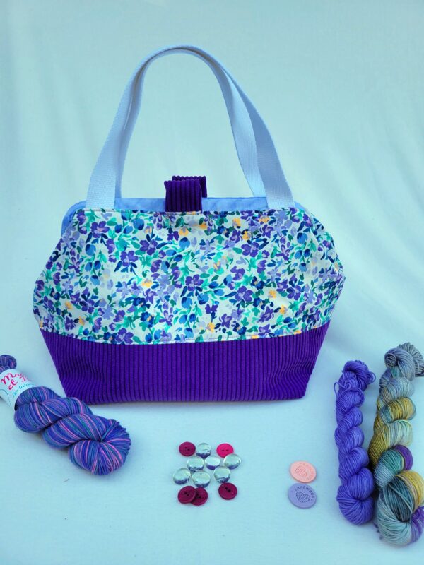 grand_sac_violet sac à projet tricot crochet broderie fleurs violettes