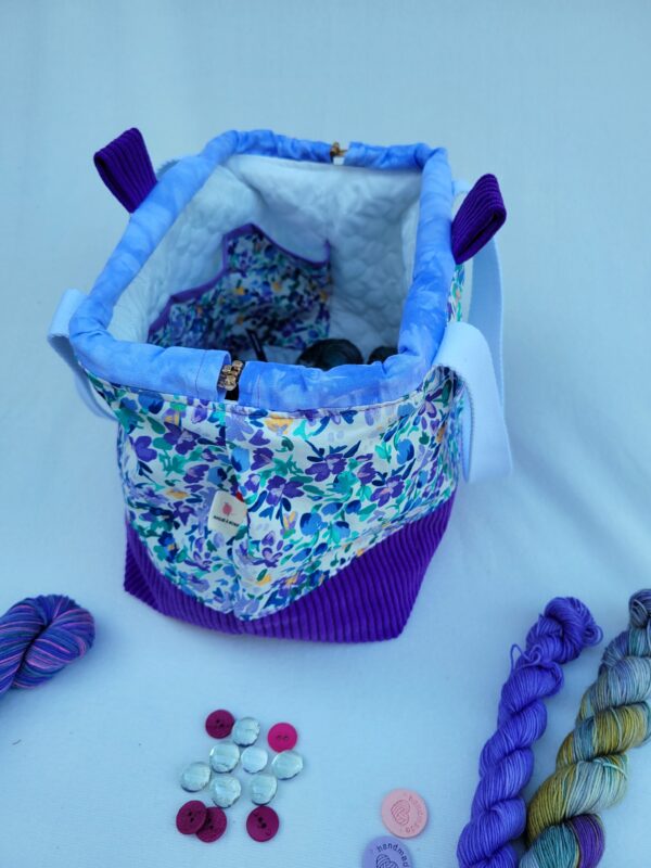 grand_sac_violet6 sac à projet tricot crochet broderie fleurs violettes