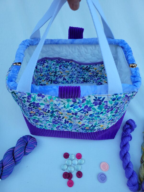 grand_sac_violet7 sac à projet tricot crochet broderie fleurs violettes