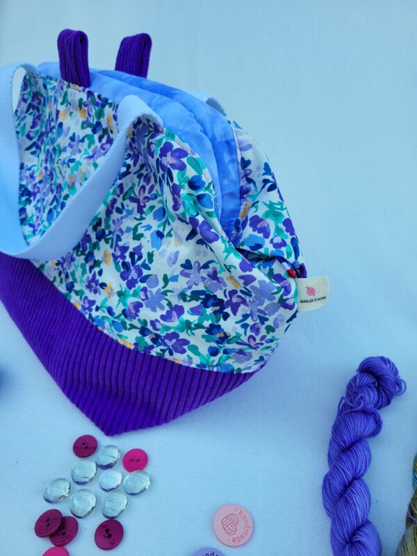 grand_sac_violet9 sac à projet tricot crochet broderie fleurs violettes