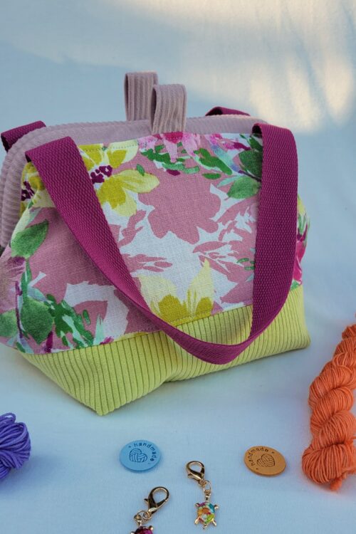 petit-sac-fermé3 Petit sac à projet tricot crochet broderie velours fleuri