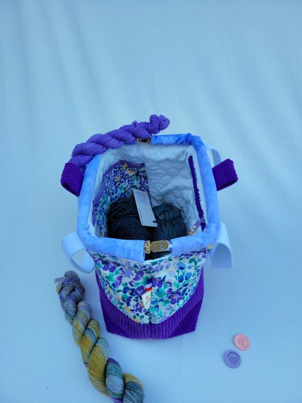 petit sac à projet tricot crochet broderie fleurs violettes