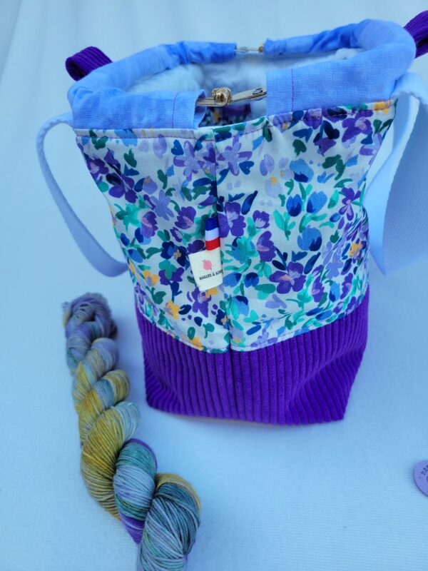 petit sac à projet tricot crochet broderie fleurs violettes
