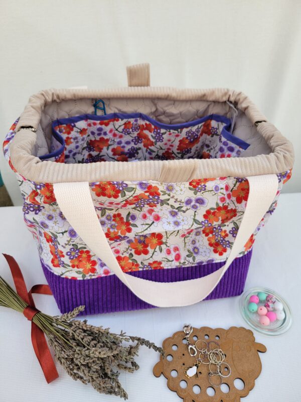 sac-fleurs-violettes4 Sac à projet tricot crochet broderie velours violet et fleurs
