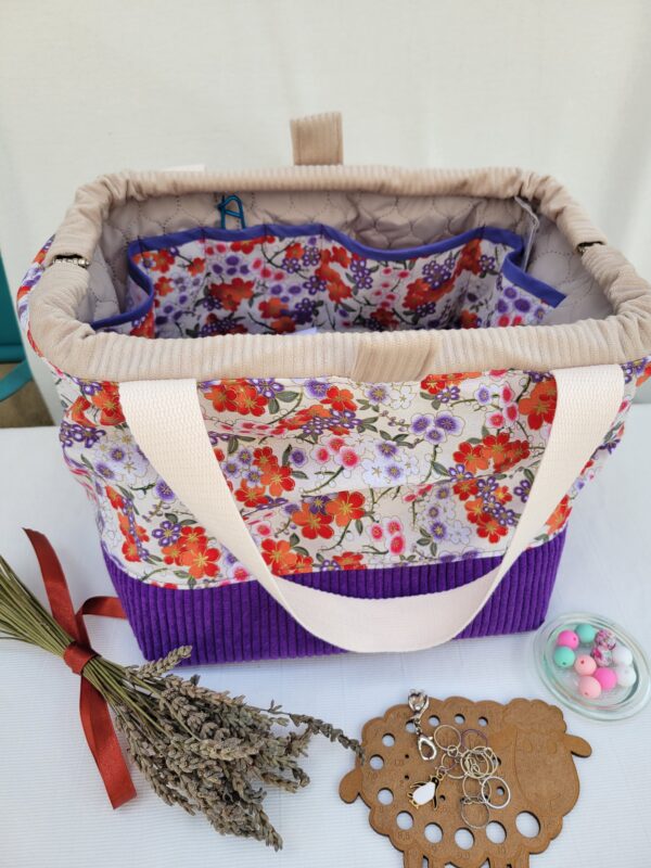 sac-fleurs-violettes9 Sac à projet tricot crochet broderie velours violet et fleurs