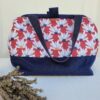 sac-fleurs1 Sacs à projets et accessoires pour tricot crochet broderie bleu avec des fleurs blanches
