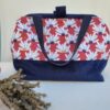 sac-fleurs2 Sacs à projets et accessoires pour tricot crochet broderie bleu avec des fleurs blanches