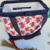 sac-fleurs5 Sacs à projets et accessoires pour tricot crochet broderie bleu avec des fleurs blanches