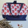 sac-fleurs6 Sacs à projets et accessoires pour tricot crochet broderie bleu avec des fleurs blanches