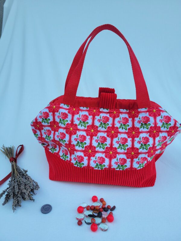 sac_roses_rouges sac à projet tricot crochet broderie fleurs rouges