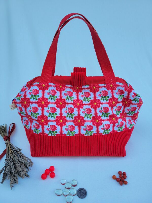 sac_roses_rouges1 sac à projet tricot crochet broderie fleurs rouges
