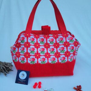 sac à projet tricot crochet broderie fleurs rouges