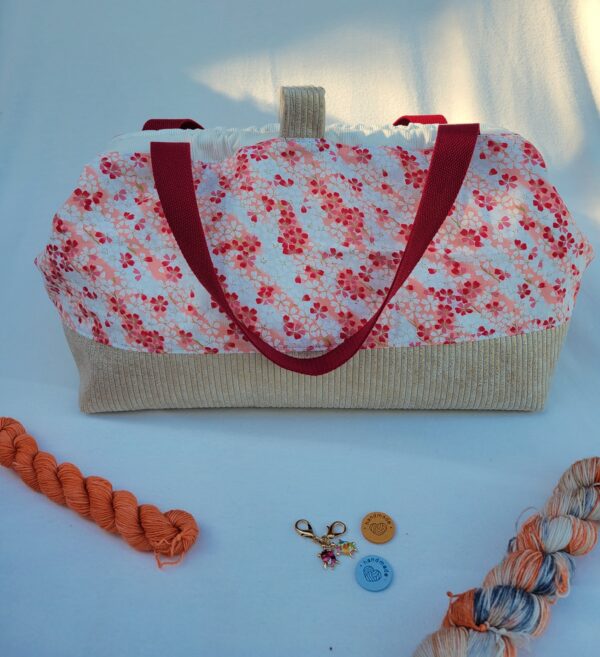 très-grand-sac-fermé1 grand sac à projet tricot crochet broderie velours doré et tissu fleuri