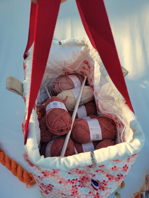 très-grand-sac-ouvert3 grand sac à projet tricot crochet broderie velours doré et tissu fleuri