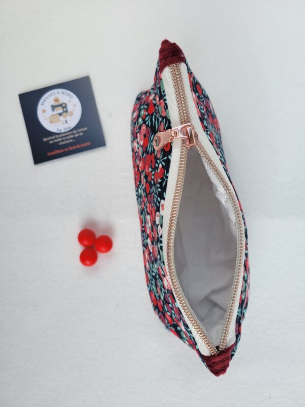 trousse-cerise2 Trousse à accessoires pour le tricot crochet broderie, format moyen en tissu matelassé et coton fleuri cerise
