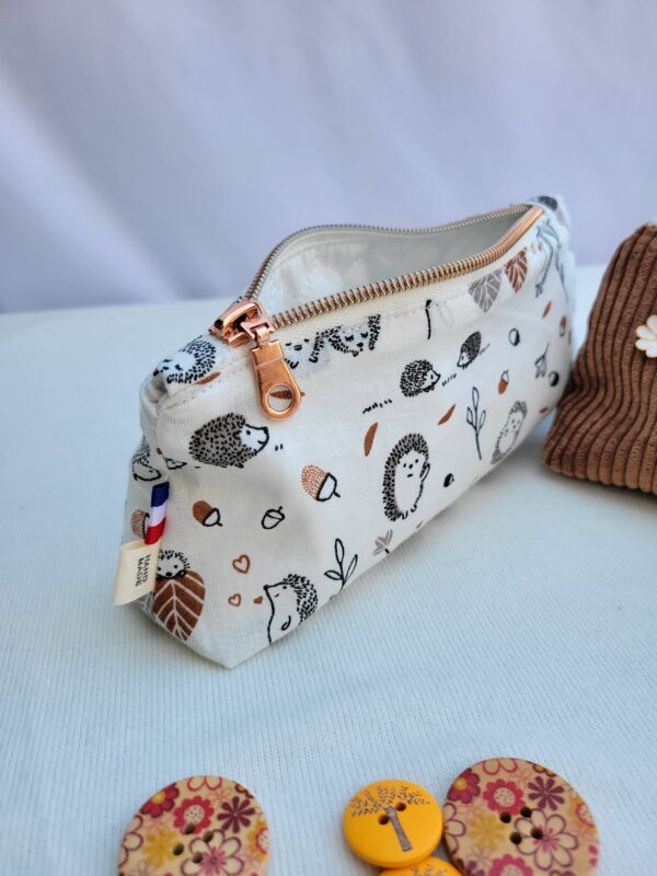 trousse-moyenne-herissons Trousse à accessoires pour le tricot crochet broderie, format moyen en tissu matelassé et coton motifs hérissons