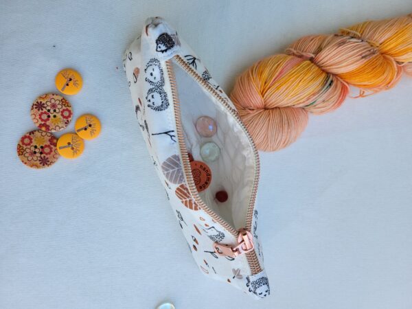 trousse-moyenne-herissons3 Trousse à accessoires pour le tricot crochet broderie, format moyen en tissu matelassé et coton motifs hérissons