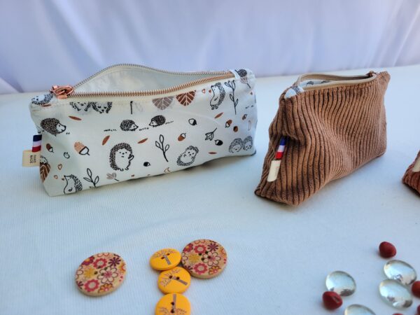 trousse-moyenne-herissons4 Trousse à accessoires pour le tricot crochet broderie, format moyen en tissu matelassé et coton motifs hérissons