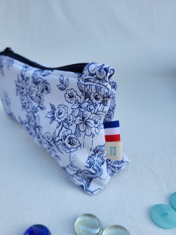 trousse-toile-jouy1 Trousse à accessoires pour le tricot crochet broderie, format moyen en tissu toile de Jouy bleu marine et matelassé