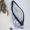 trousse-toile-jouy2 Trousse à accessoires pour le tricot crochet broderie, format moyen en tissu toile de Jouy bleu marine et matelassé