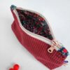 trousse-velours-cerise3 Trousse à accessoires pour le tricot crochet broderie, format moyen en tissu velours et coton fleuri cerise